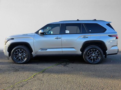 Used 2025 Toyota Sequoia Platinum AWD/4WD image 7