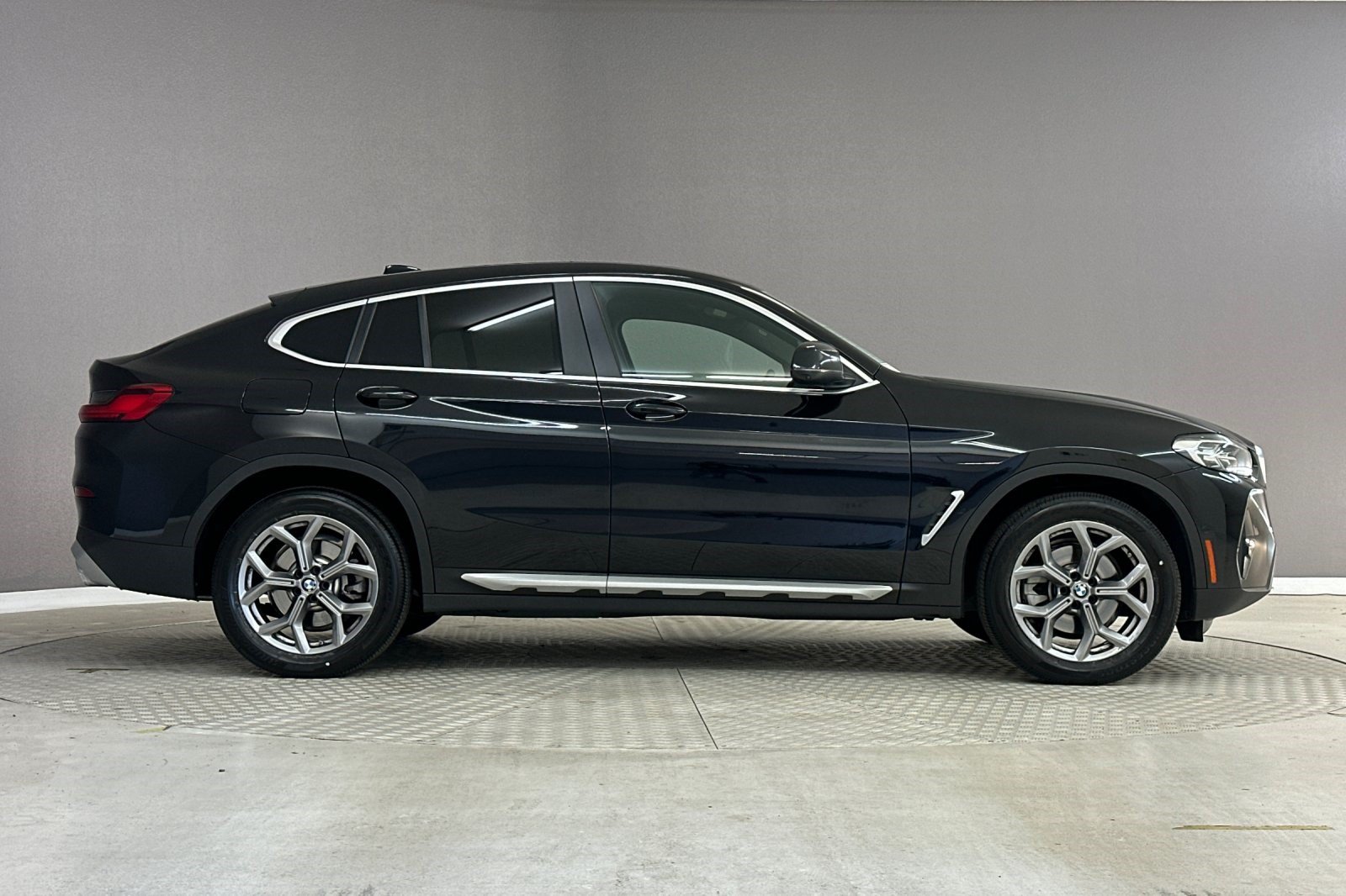 Used 2024 BMW X4 xDrive30i w/ Premium Package AWD/4WD image 7