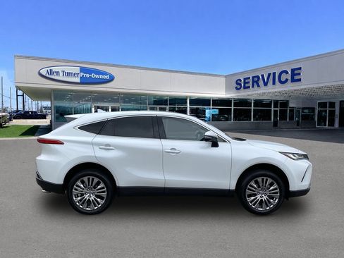 Used 2023 Toyota Venza Limited AWD/4WD image 9