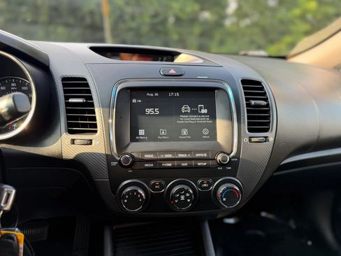 Used 2017 Kia Forte S FWD image 26