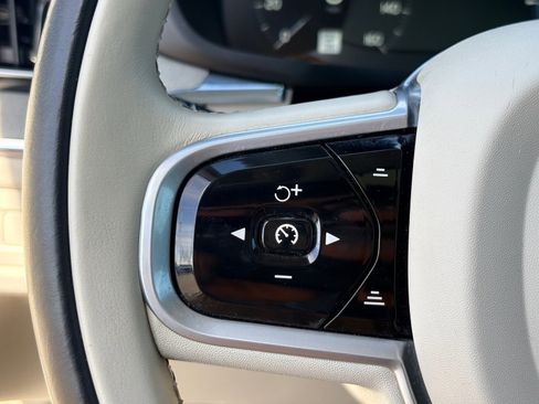 Used 2018 Volvo XC60 T8 Inscription image 22