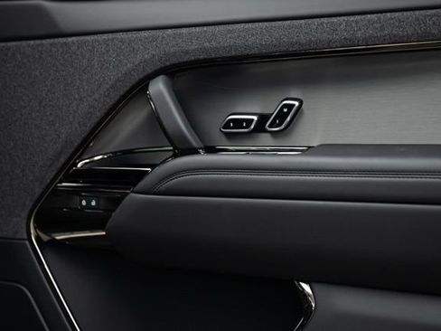 Used 2025 Land Rover Range Rover Sport AWD/4WD image 30