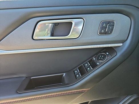 New 2026 Ford Explorer ST-Line w/ ST-Line Street Pack image 21
