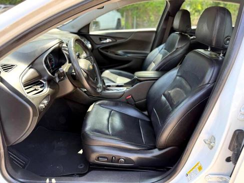 Used 2017 Chevrolet Malibu Premier w/ Driver Confidence Package image 7