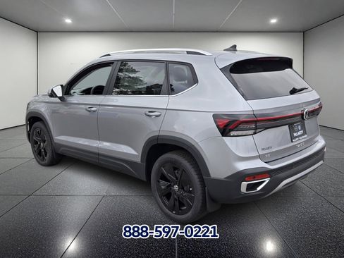 New 2026 Volkswagen Taos SE FWD image 3