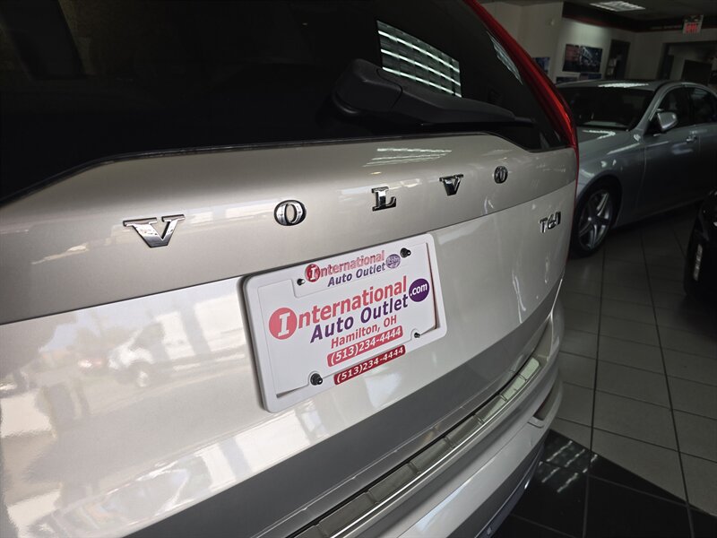 Used 2016 Volvo XC90 T6 Momentum w/ Momentum Plus Package AWD/4WD image 34