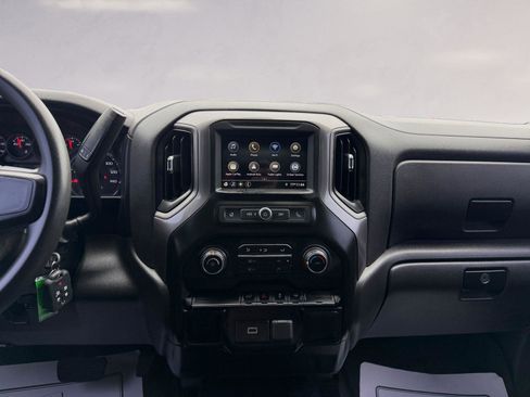 Used 2019 Chevrolet Silverado 1500 Custom w/ Custom Value Package image 11