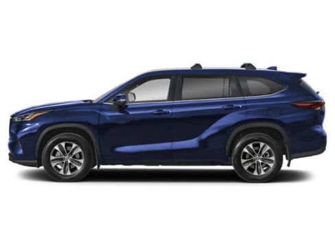 Used 2025 Toyota Highlander XLE FWD image 3