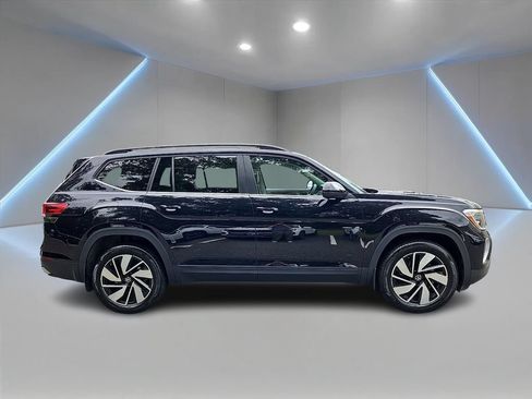 Certified 2024 Volkswagen Atlas SE w/ Panoramic Sunroof Package AWD/4WD image 4