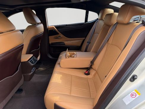 Used 2019 Lexus ES 350 Ultra Luxury w/ Accessory Package 2 FWD image 10