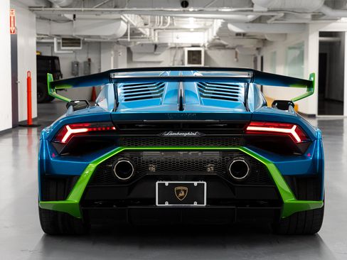Used 2022 Lamborghini Huracan STO RWD image 8