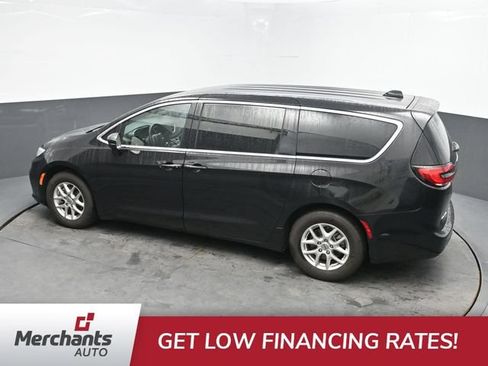 Used 2025 Chrysler Pacifica Select FWD image 36