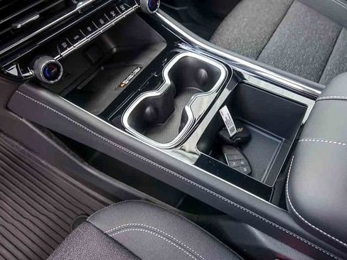New 2026 Chevrolet Traverse LT w/ LPO, Floor Liner Package FWD image 28