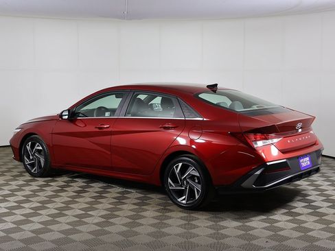 Certified 2024 Hyundai Elantra SEL w/ Convenience Package image 10