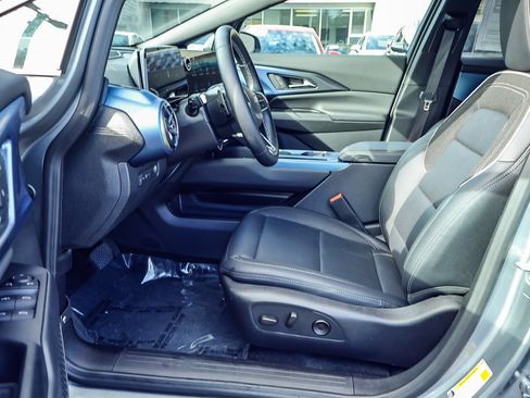 Used 2025 Chevrolet Equinox EV LT w/ Convenience Package II image 2