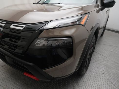 Used 2025 Nissan Rogue SV AWD/4WD image 23