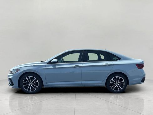 Used 2026 Volkswagen Jetta Sport FWD image 4