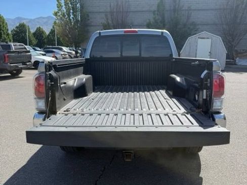 Used 2021 Toyota Tacoma TRD Off-Road AWD/4WD image 9