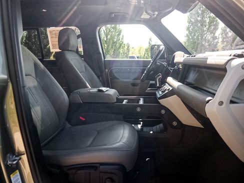 Used 2022 Land Rover Defender 110 S AWD/4WD image 33