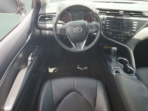 Used 2020 Toyota Camry XSE FWD image 11
