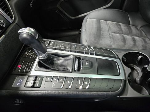 Used 2018 Porsche Macan image 27
