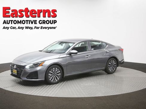 Used 2023 Nissan Altima 2.5 SV FWD image 55
