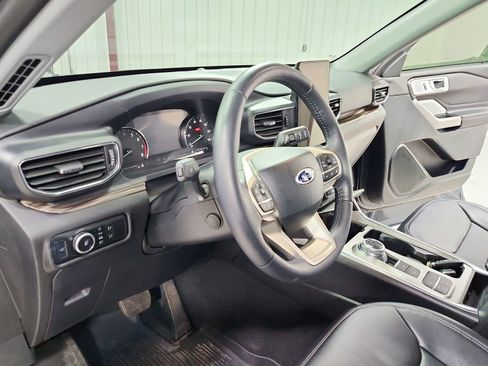 Used 2024 Ford Explorer Limited w/ Limited Technology Package image 17