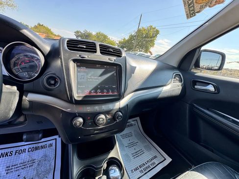 Used 2019 Dodge Journey Crossroad w/ Navigation Group image 15