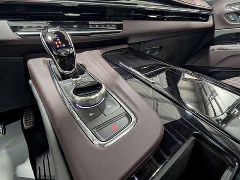 Used 2024 Cadillac Escalade V w/ LPO, ONYX Package image 28