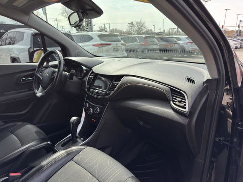 Used 2019 Chevrolet Trax LT w/ LT Convenience Package image 38
