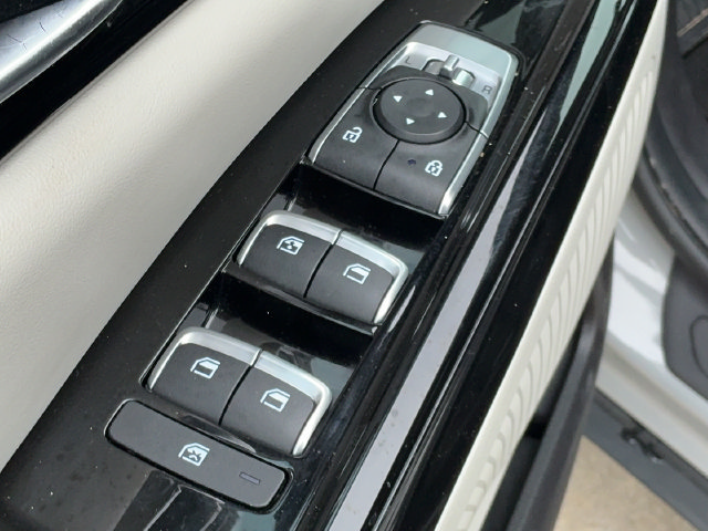 Used 2024 Kia Carnival EX FWD image 11