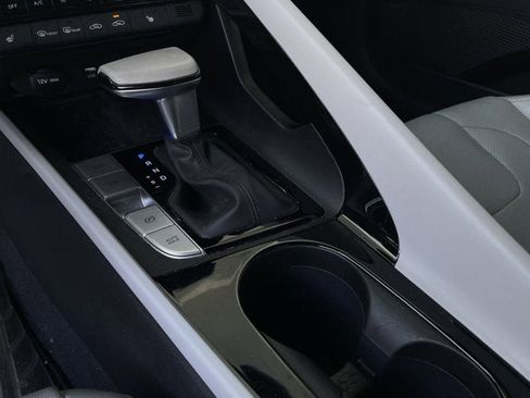 Used 2023 Hyundai Elantra Limited image 23