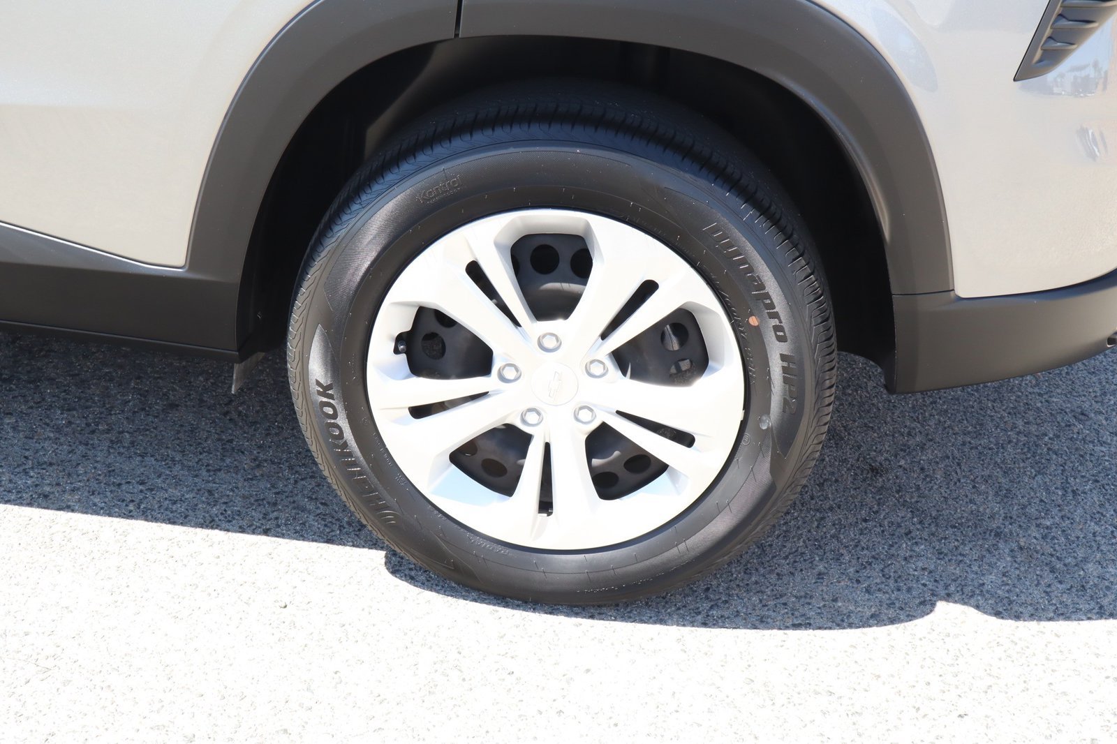 Used 2024 Chevrolet Trax LS FWD image 13
