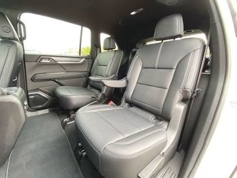 Used 2026 GMC Acadia Elevation w/ Elevation Premium Package FWD image 25