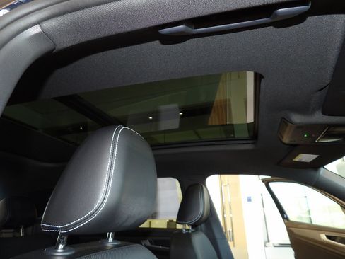 Used 2024 Volkswagen Atlas Cross Sport SE w/ Panoramic Sunroof Package AWD/4WD image 15