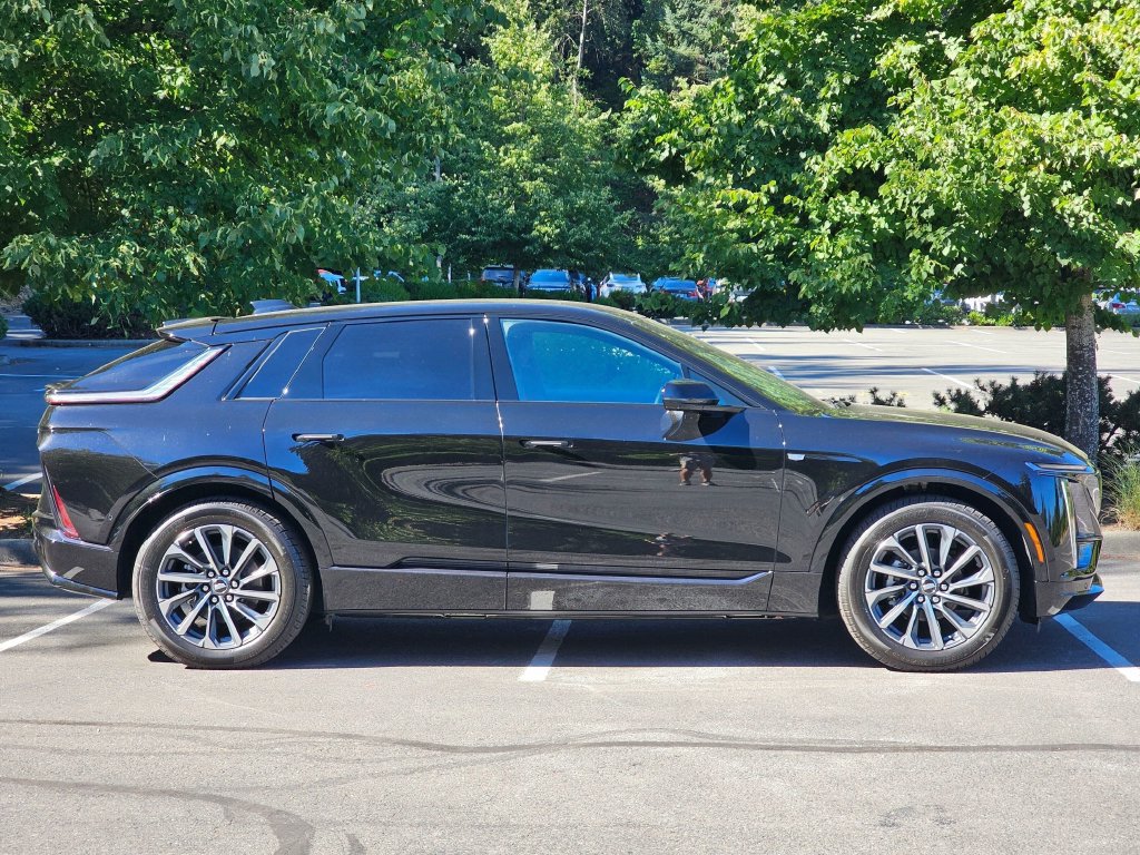 Certified 2026 Cadillac Lyriq Sport AWD/4WD image 6