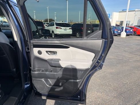 Used 2025 Honda Pilot EX-L image 30