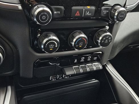 New 2026 RAM 1500 Express AWD/4WD image 19