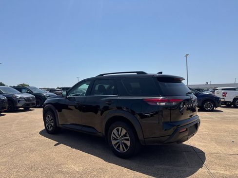 Certified 2025 Nissan Pathfinder SV FWD image 15