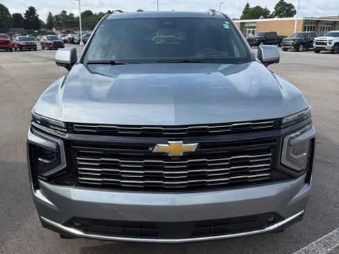 Used 2025 Chevrolet Suburban High Country AWD/4WD image 2