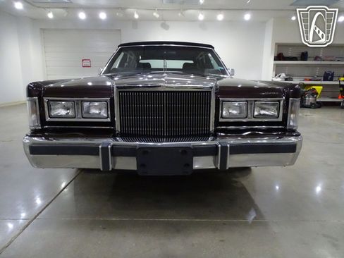 Used 1988 Lincoln Town Car image 24