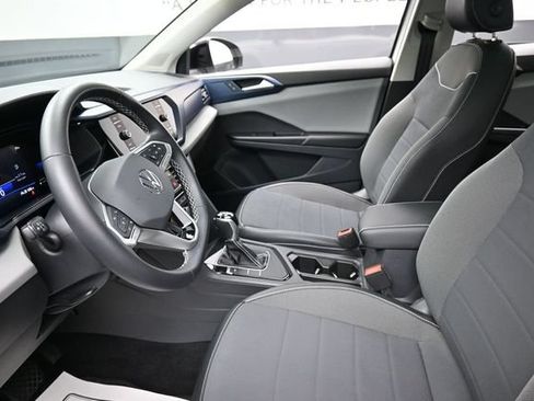 Used 2023 Volkswagen Taos SE w/ Panoramic Sunroof Package FWD image 16