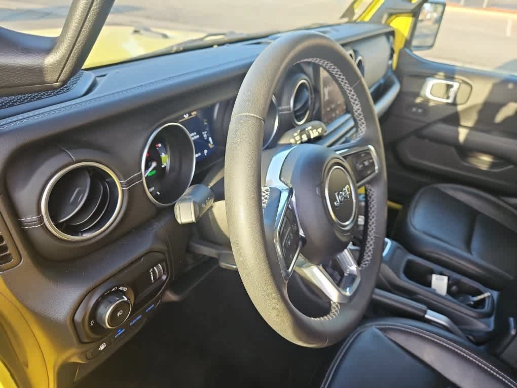 Used 2023 Jeep Wrangler Unlimited Sahara AWD/4WD image 9