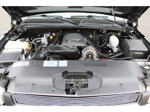 Used 2005 Chevrolet Silverado 1500 LS w/ Light Duty Power Package AWD/4WD image 24