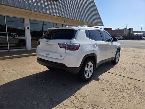 Used 2018 Jeep Compass Latitude w/ Popular Equipment Group FWD image 8