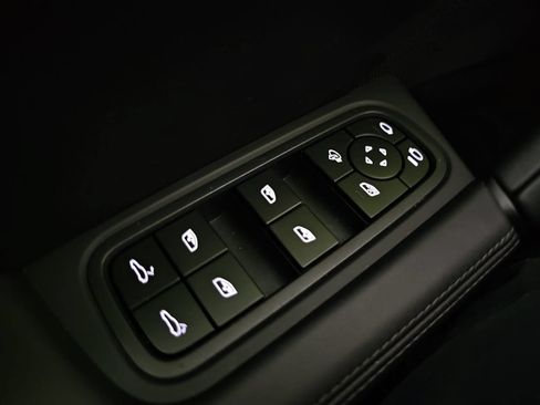 Used 2024 Porsche Cayenne AWD/4WD image 28