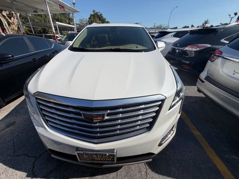 Used 2017 Cadillac XT5 Platinum w/ Driver Assist Package AWD/4WD image 8