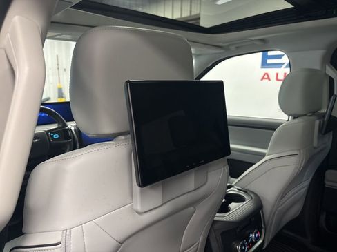 New 2026 Ford Expedition Platinum image 32