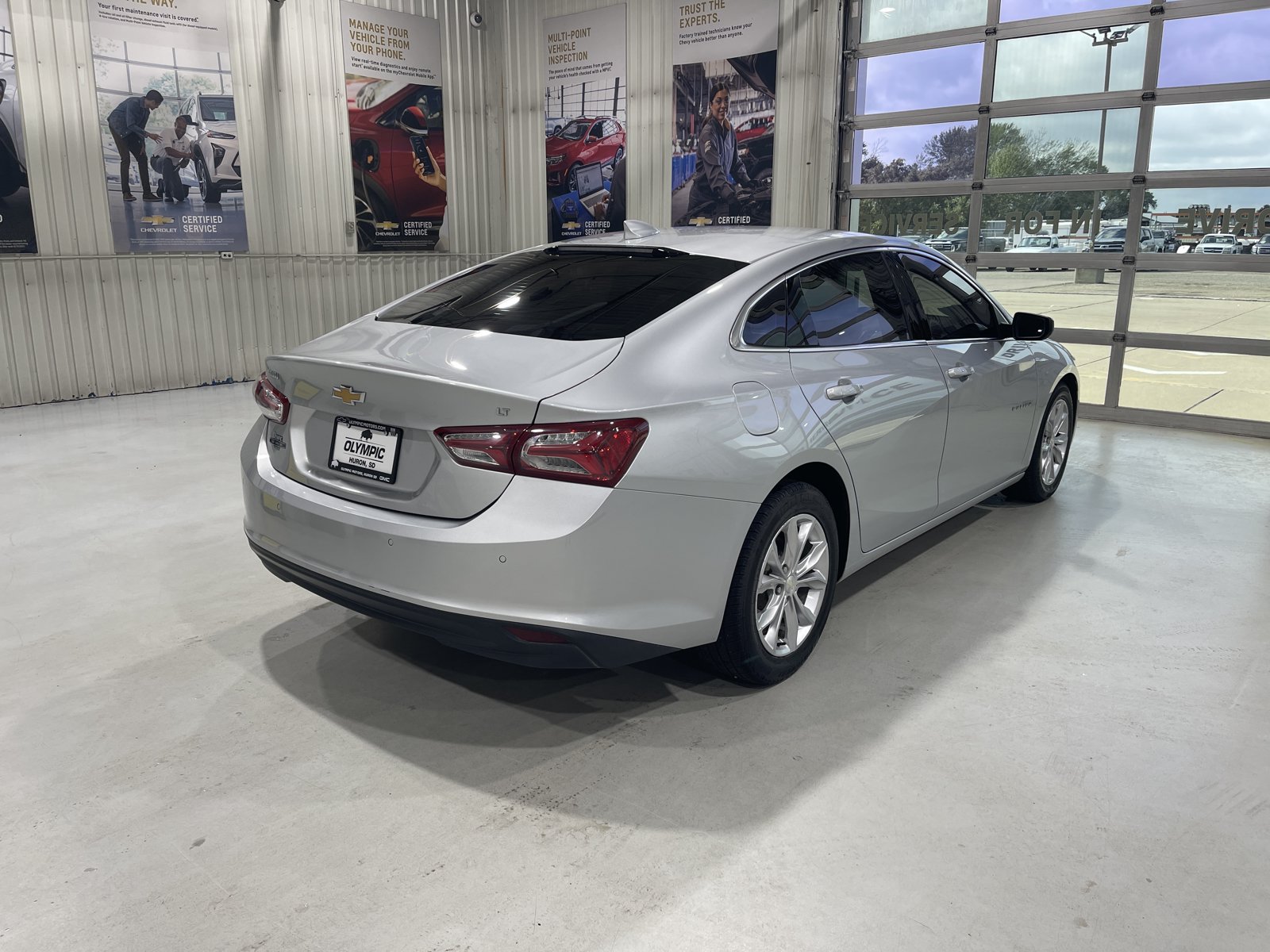 Used 2019 Chevrolet Malibu LT w/ Leather Package FWD image 8