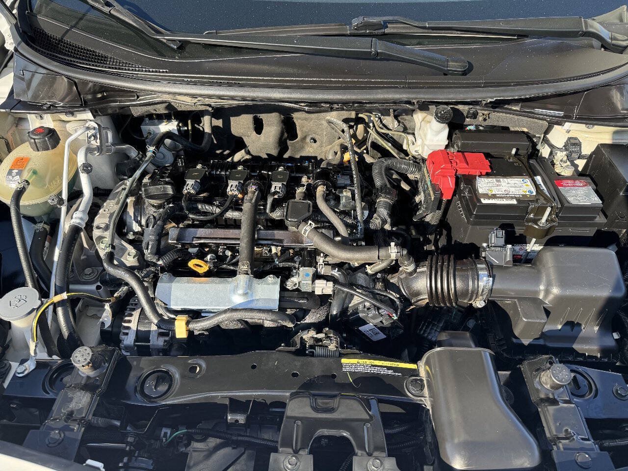 Used 2022 Nissan Versa SV FWD image 12